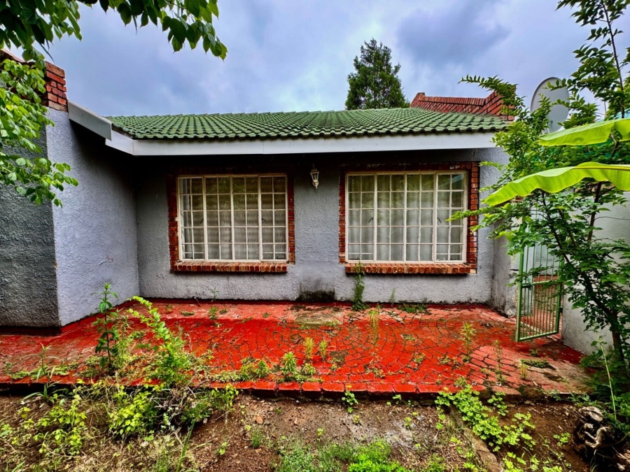 6 Bedroom Property for Sale in Dassie Rand North West